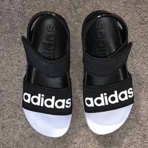 Size 7 Adidas women’s sandal with strap.